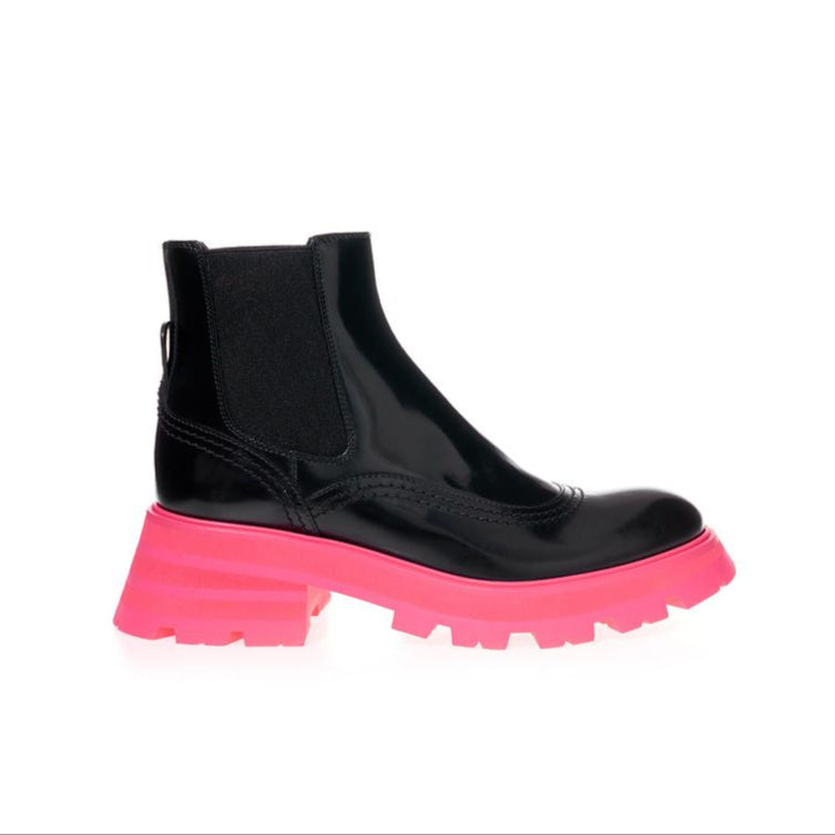 Alexander McQueen Elegant Black Leather Boots