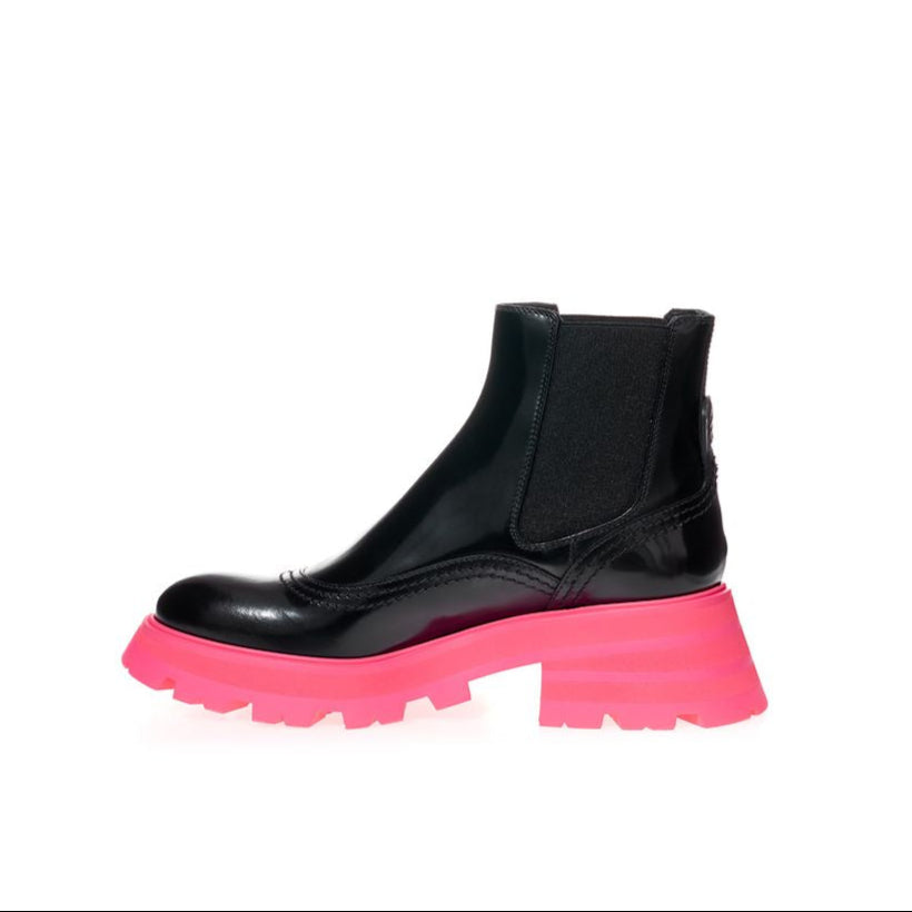 Alexander McQueen Elegant Black Leather Boots